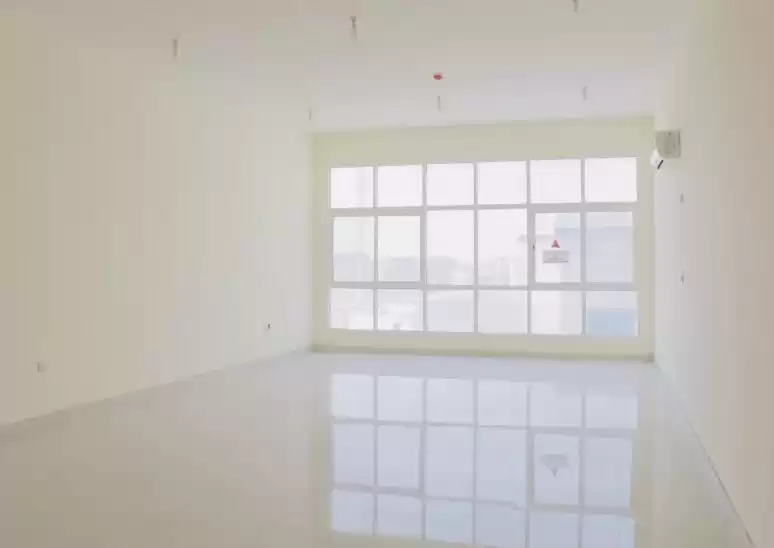Commercial Propriété prête U / f Bureau  a louer au Al-Sadd , Doha #8868 - 1  image 